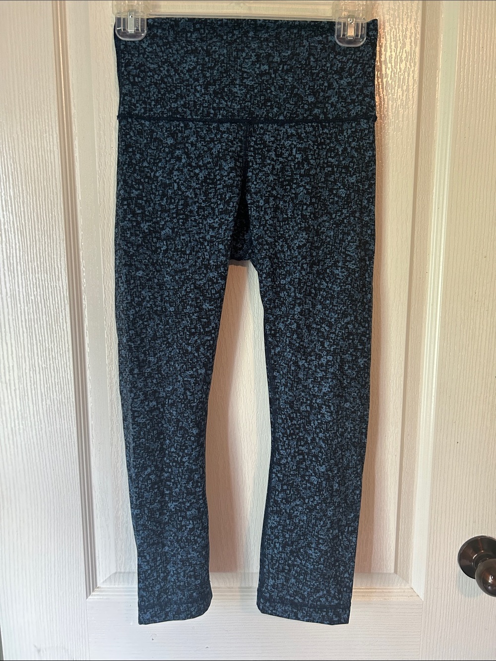 Lululemon black and blue leggings